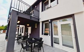 Holdudvar Apartman